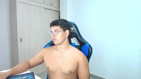 Snapshot of dantraxx chatting on 12.20.24 Dantraxx online show from 12.20.24