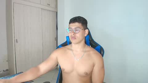 Snapshot of dantraxx chatting on 02.19.25 Dantraxx online show from 02.19.25