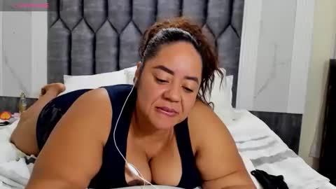 Snapshot of daphaineex chatting on 10.16.25 daphaineex online show from 10.16.25