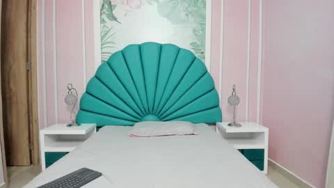 Daphne  online show from 01.21.25