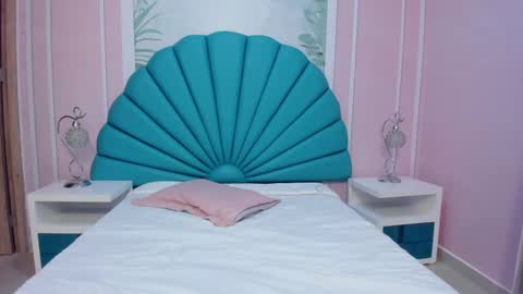 Daphne  online show from 02.19.25