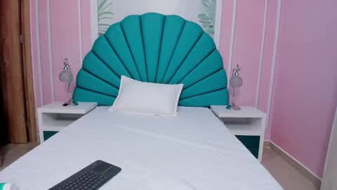 Daphne  online show from 02.22.25