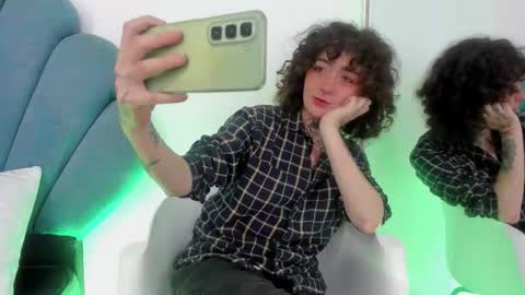 DaphneBlunt online show from 10.28.25