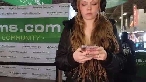 Daphne Madison online show from 12.07.24