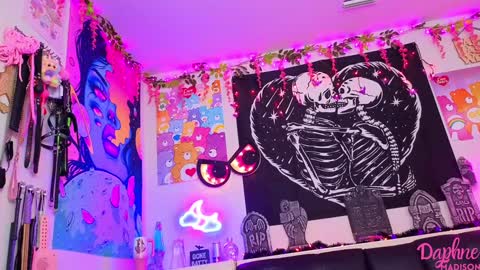 Daphne Madison online show from 10.19.25