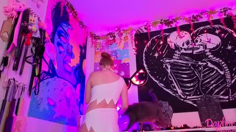 Daphne Madison online show from 10.27.25