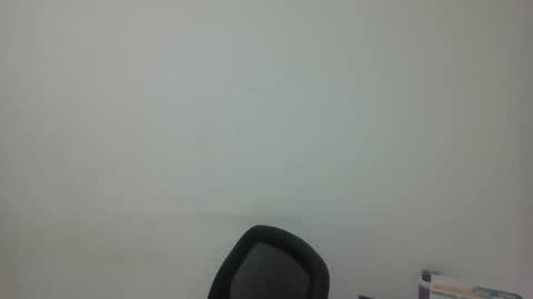 Snapshot of dapnne24 chatting on 12.16.25 dapnne online show from 12.16.25