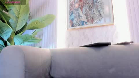 Snapshot of dara_petite_ chatting on 11.02.25 online show from 11.02.25