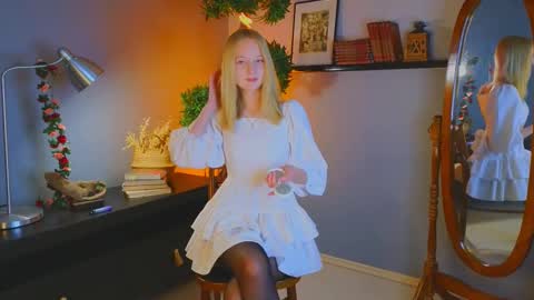 Snapshot of darceyheyd chatting on 10.17.25 Kami online show from 10.17.25