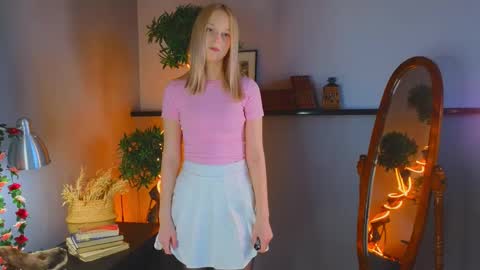 Snapshot of darceyheyd chatting on 10.18.25 Kami online show from 10.18.25