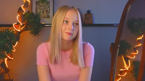 Snapshot of darceyheyd chatting on 10.20.25 Kami online show from 10.20.25