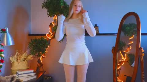 Snapshot of darceyheyd chatting on 10.22.25 Kami online show from 10.22.25