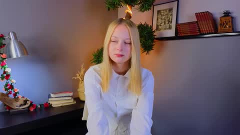 Snapshot of darceyheyd chatting on 11.07.25 Kami online show from 11.07.25