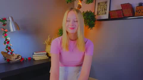 Snapshot of darceyheyd chatting on 11.08.25 Kami online show from 11.08.25