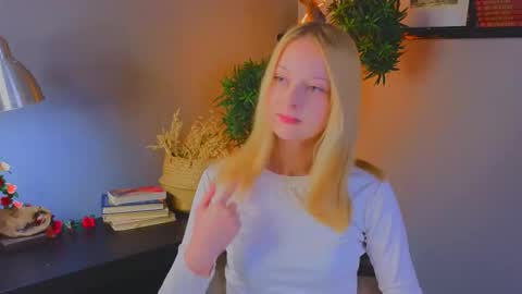 Snapshot of darceyheyd chatting on 11.10.25 Kami online show from 11.10.25