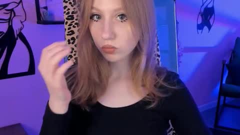 Snapshot of dariatate chatting on 09.17.25 Daria Tate online show from 09.17.25