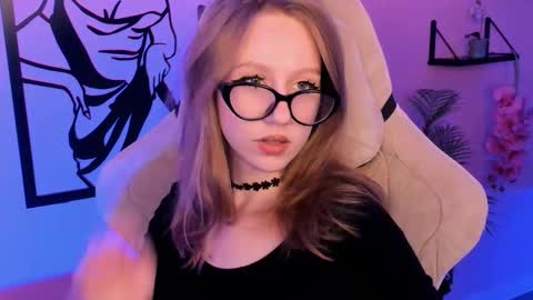 Snapshot of dariatate chatting on 10.17.25 Daria Tate online show from 10.17.25