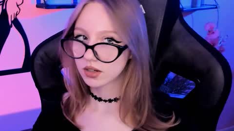 Snapshot of dariatate chatting on 10.19.25 Daria Tate online show from 10.19.25