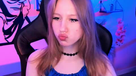 Snapshot of dariatate chatting on 10.22.25 Daria Tate online show from 10.22.25