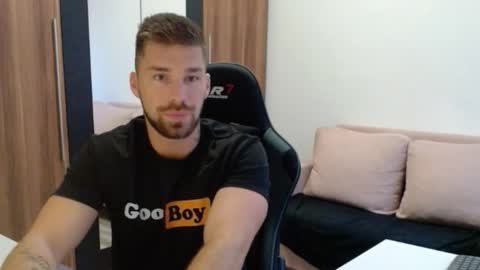 darius_94 online show from 11.18.25