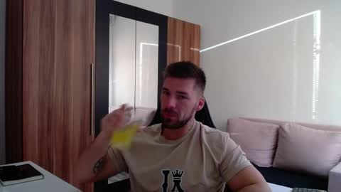 darius_94 online show from 04.27.26