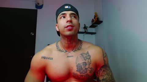 Snapshot of darius_phoenix chatting on 11.28.25 Darius Phoenix online show from 11.28.25