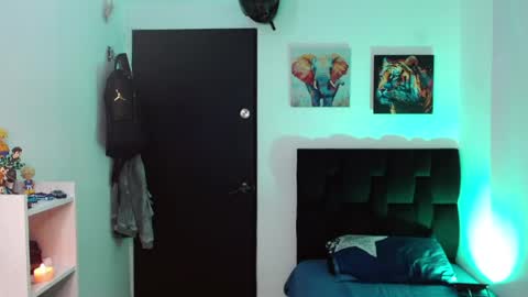 Darius Phoenix  online show from 04.18.26