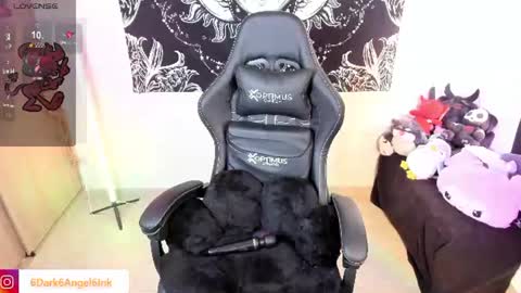 Snapshot of dark_angel_ink_ chatting on 06.19.26 LUISA online show from 06.19.26