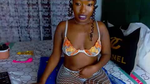 Snapshot of dark_chocolate0 chatting on 04.27.26 becky online show from 04.27.26