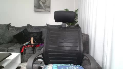 Snapshot of dark_coco chatting on 02.05.25 Coco online show from 02.05.25