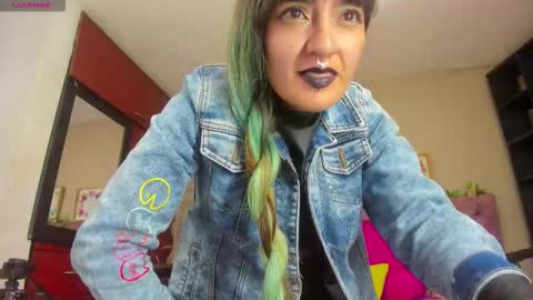 Snapshot of dark_dominika chatting on 11.18.25 dark_dominika online show from 11.18.25