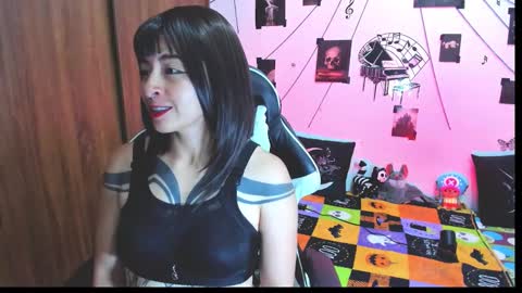 Hi Im Yuri  independent modelhelp me get my 111 hands upuwu online show from 11.27.25