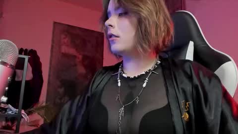 Snapshot of darkside_tailor chatting on 10.27.25 Miss Tailor  online show from 10.27.25