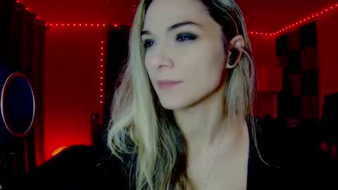 Snapshot of darkskullmistress chatting on 11.06.25 roseredgoddess online show from 11.06.25