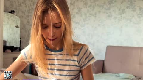 Snapshot of darlingdarinka chatting on 11.22.25 D online show from 11.22.25