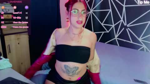 Darlyhooper online show from 11.26.25