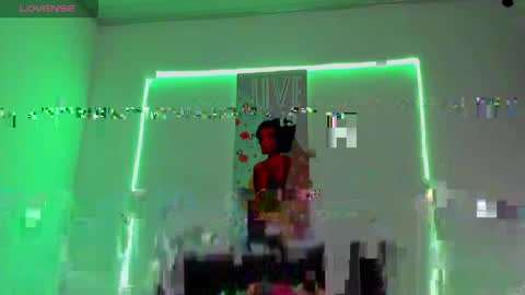 Darlyhooper online show from 04.16.26