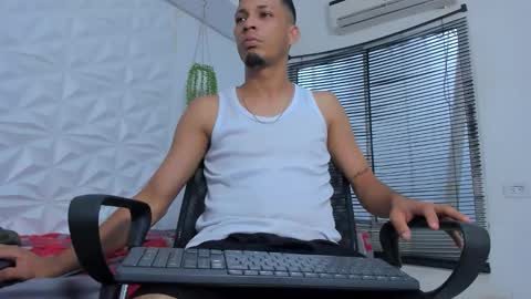 Snapshot of dave_skinnycum420 chatting on 09.12.25 dave online show from 09.12.25