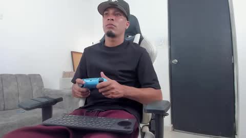 Snapshot of dave_skinnycum420 chatting on 09.30.25 dave online show from 09.30.25