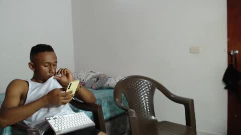 Snapshot of davidberrocal chatting on 11.08.25 DavidSexxx777 online show from 11.08.25