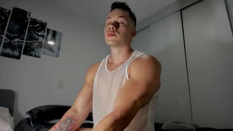 Snapshot of davidj_hot chatting on 11.07.25 david online show from 11.07.25