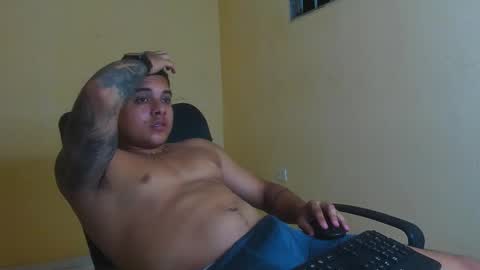 Snapshot of davidlenonn_ chatting on 11.08.25 Lennon online show from 11.08.25