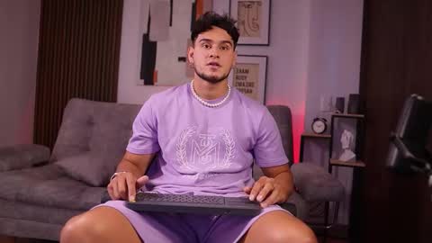 Snapshot of davies_brown chatting on 11.05.25 Davies brown schedule 12pm to 5pm col time online show from 11.05.25