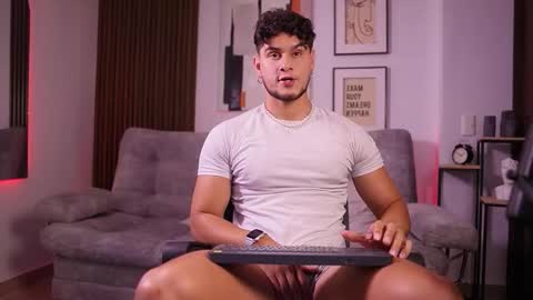 Snapshot of davies_brown chatting on 11.18.25 Davies brown schedule 12pm to 5pm col time online show from 11.18.25