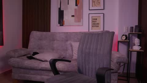 Snapshot of davies_brown chatting on 11.20.25 Davies brown schedule 12pm to 5pm col time online show from 11.20.25