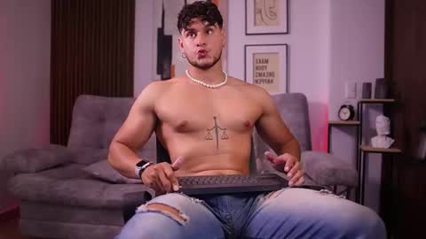 Snapshot of davies_brown chatting on 11.22.25 Davies brown schedule 12pm to 5pm col time online show from 11.22.25