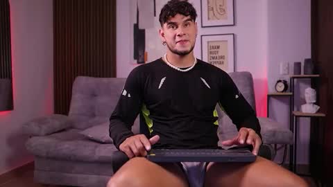 Snapshot of davies_brown chatting on 11.23.25 Davies brown schedule 12pm to 5pm col time online show from 11.23.25