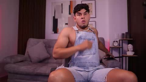 Snapshot of davies_brown chatting on 11.26.25 Davies brown schedule 12pm to 5pm col time online show from 11.26.25