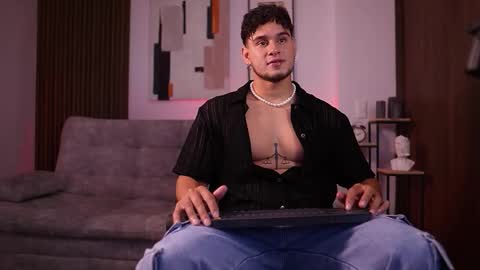 Snapshot of davies_brown chatting on 12.15.25 Davies brown schedule 12pm to 5pm col time online show from 12.15.25