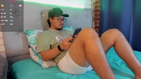 Snapshot of daviidevans chatting on 12.18.25 David Evans online show from 12.18.25